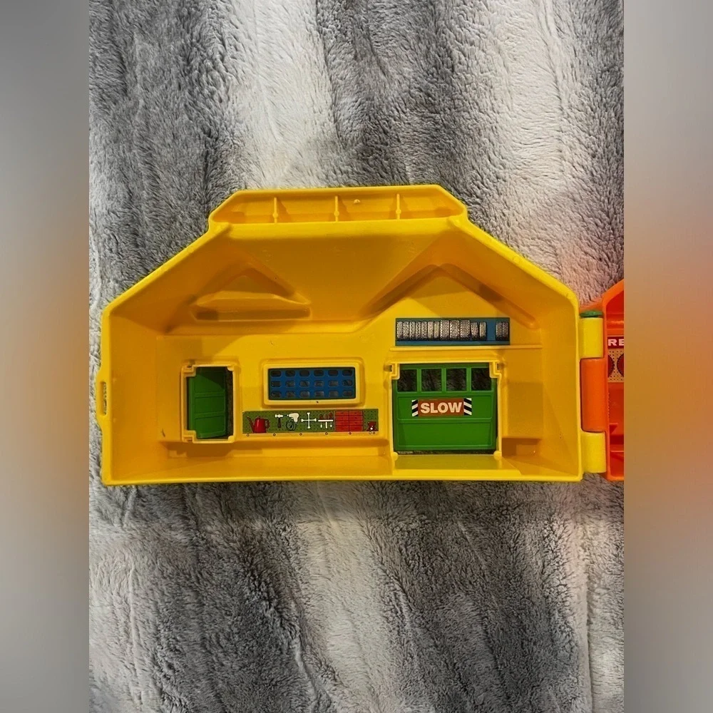 VINTAGE MATTEL FIRST WHEELS GARAGE REPAIR SERVICE SHOP FOR HOTWHEELS 1983